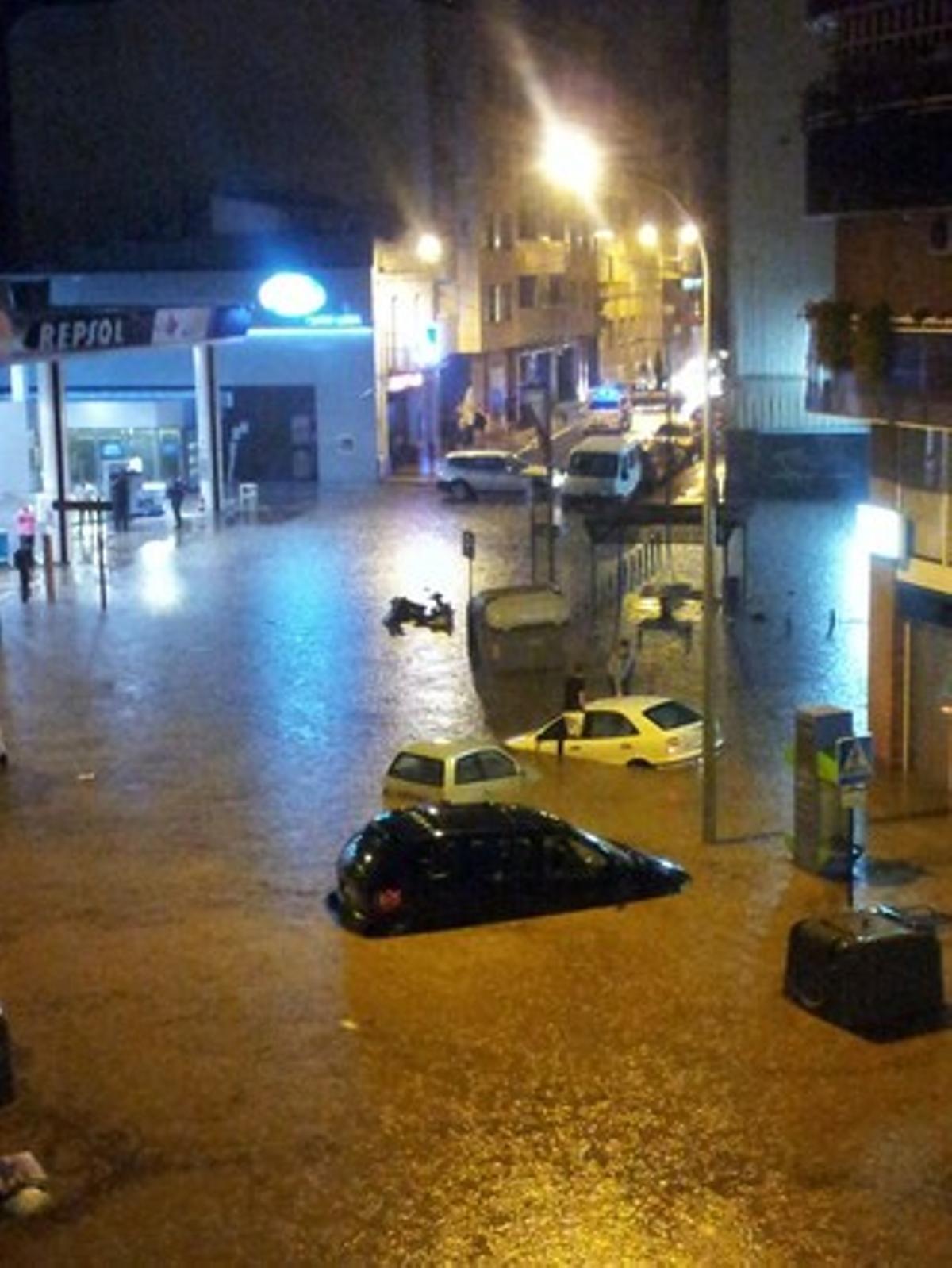 El carrer Acadèmia de Lleida, després de la tempesta.