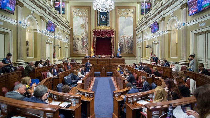 Los niños a clase  y los diputados  en casa