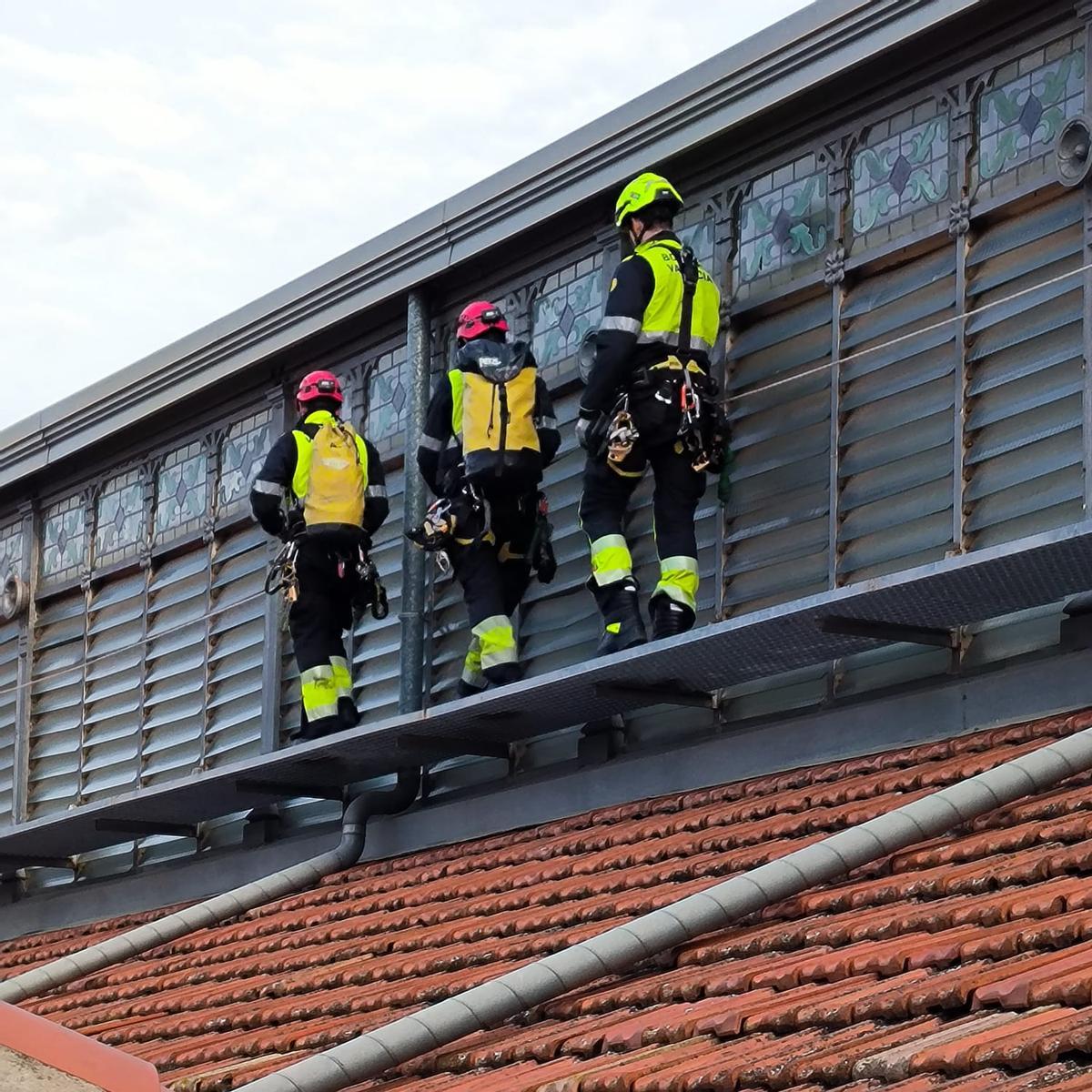 Supervisión del estado de la cubierta del Mercat.