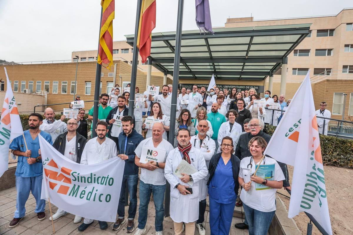 10/02/2025 El Consejo de Colegios de Médicos Valencianos hace un llamamiento a "la unidad y participación" en la huelga nacional . El Consejo Autonómico de Colegios de Médicos Valencianos (CCMV), que integra a los Colegios Oficiales de Médicos de Alicante, Castellón y Valencia se suma al "clamor unánime de la profesión médica" ante las cuatro jornadas de huelga convocadas en todo el país para los días 9, 10, 11 y 12 de diciembre, frente al borrador de Estatuto Marco presentado por el Ministerio de Sanidad. ESPAÑA EUROPA COMUNIDAD VALENCIANA SALUD CESM-CV