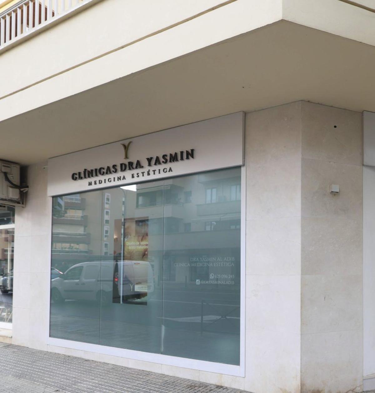 Fachada de la clínica en la calle Aragón.