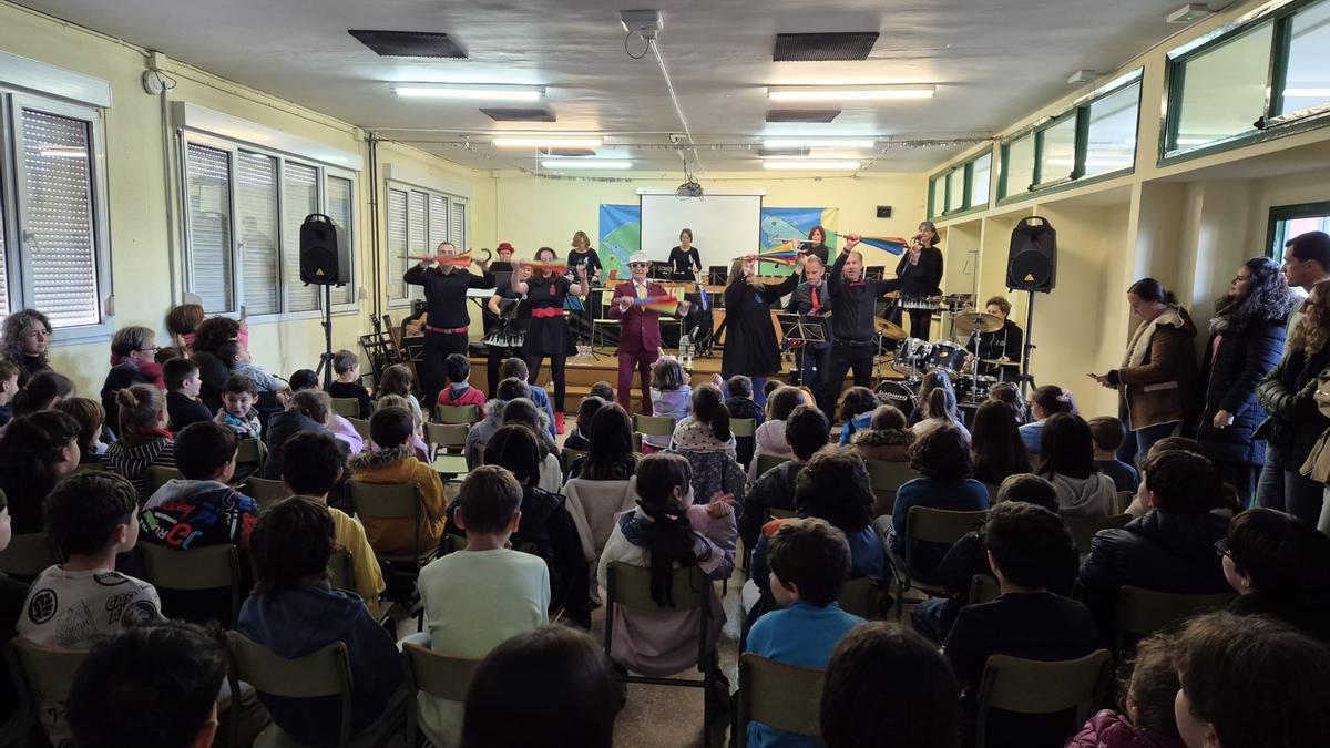 La actuación del grupo GAME en Carbayín