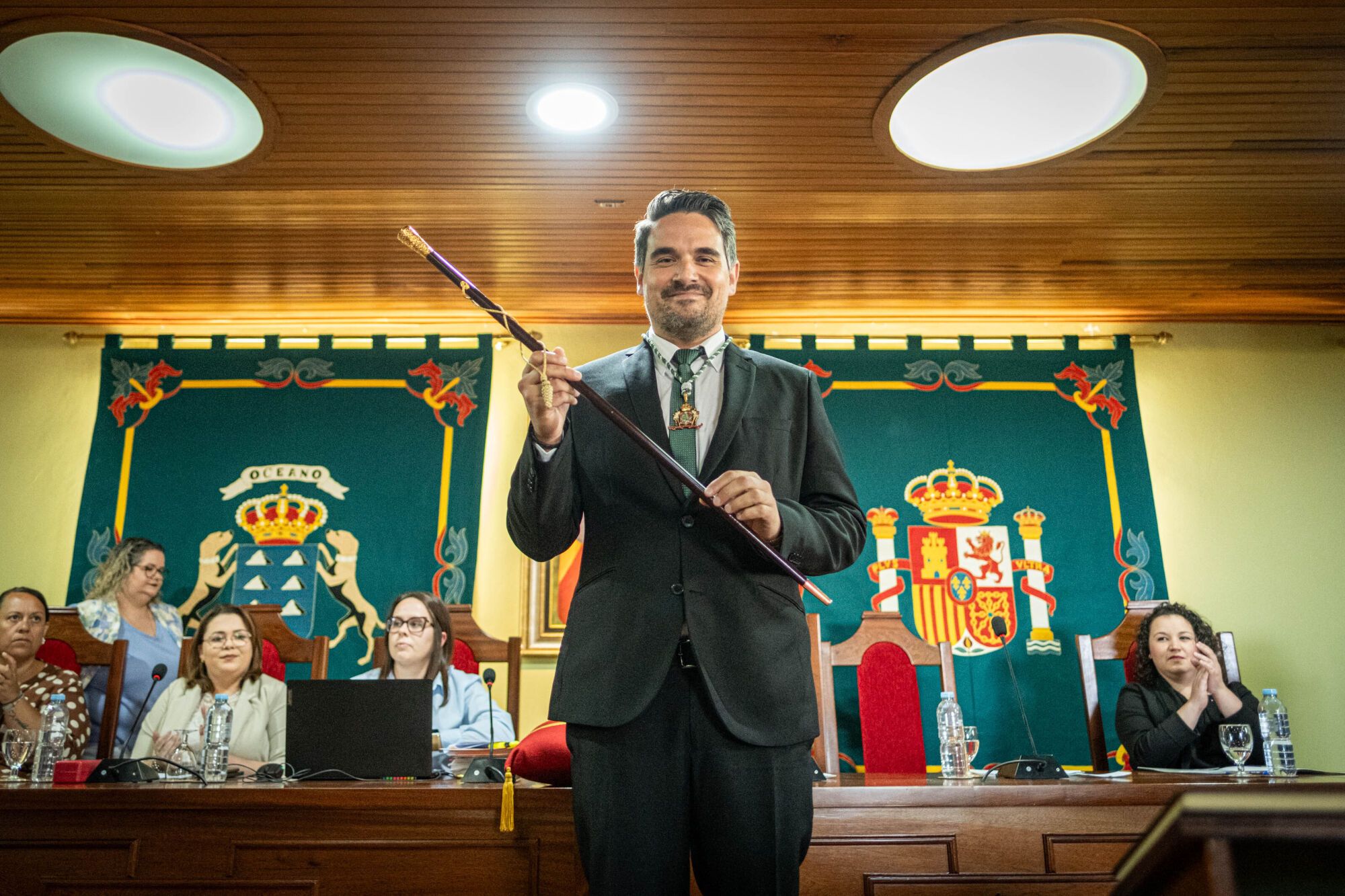 El pleno de La Guancha elige a Alejandro Herrera como nuevo alcalde del municipio.