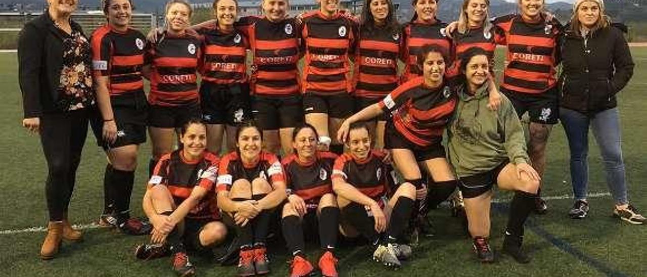 Formación del equipo femenino el Coreti Rugby Lalín