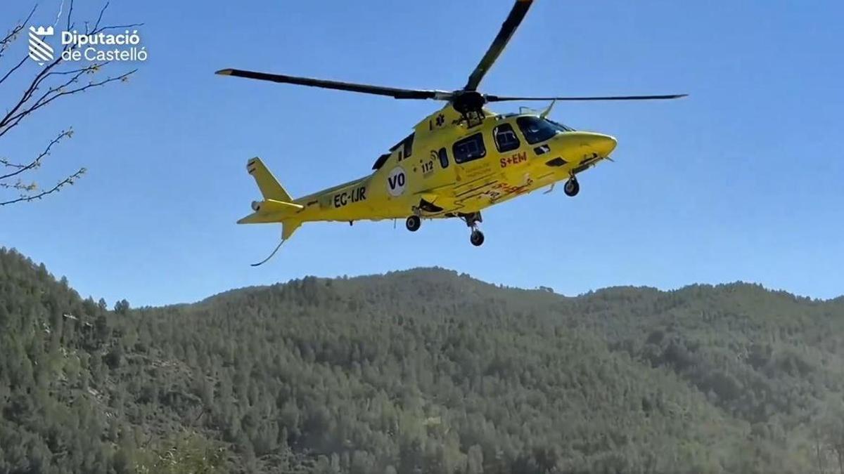 Vídeo: Rescatan con helicóptero a una mujer herida en una zona forestal de Montanejos
