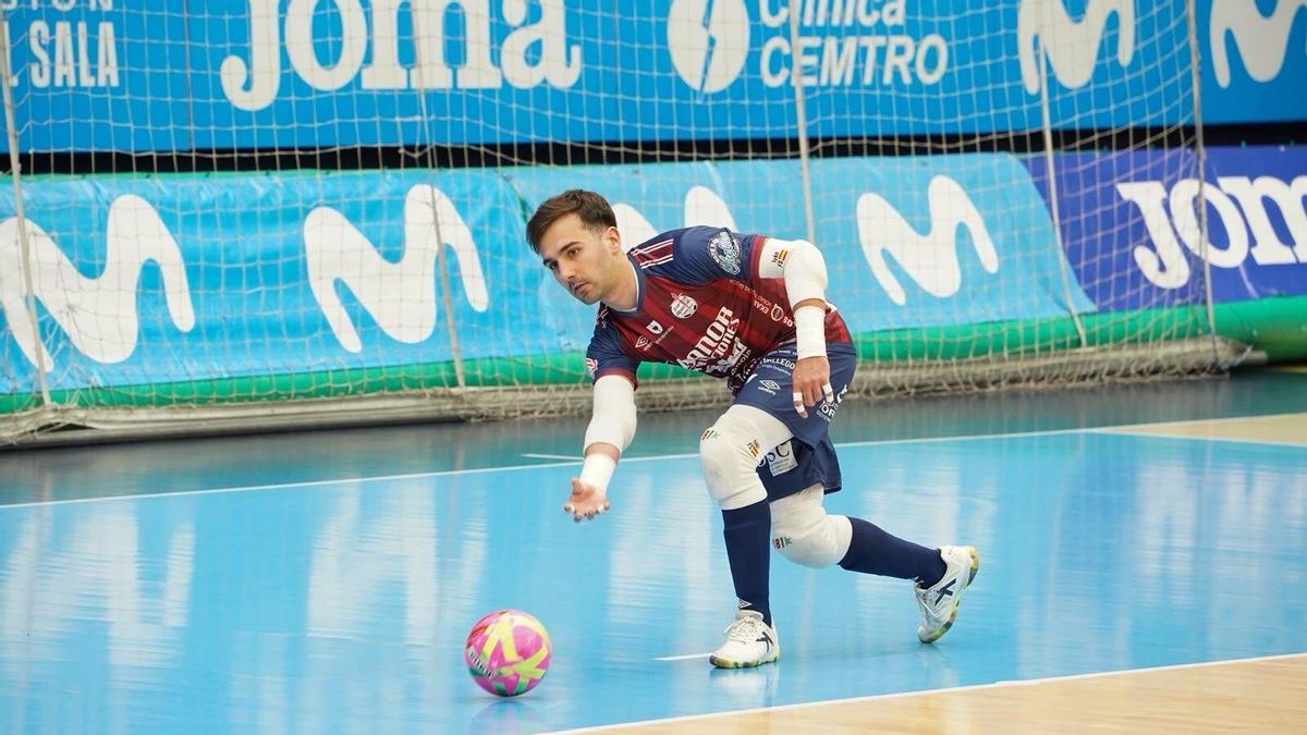 Iván Fernández, en un partido del Noia contra el Movistar Inter en Primera División.