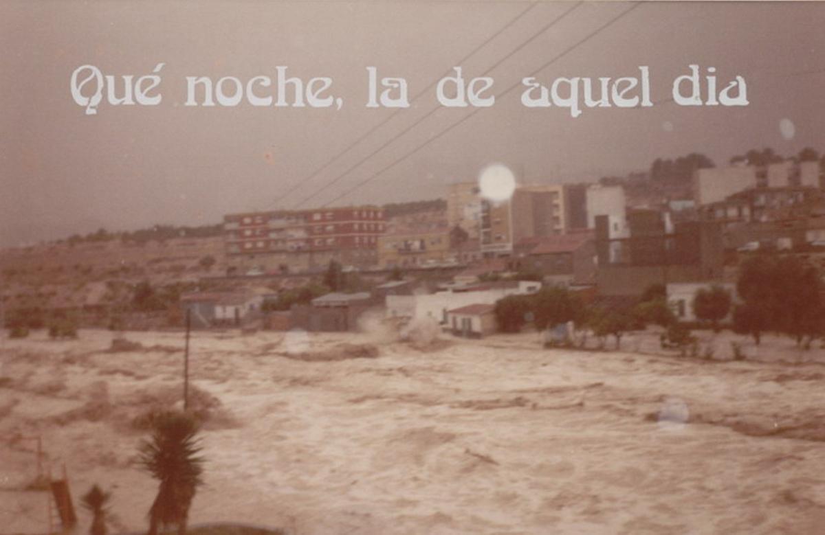 El río Vinalopó inundando el barrio Caliu de Elda tras desbordarse en octubre de 1982.