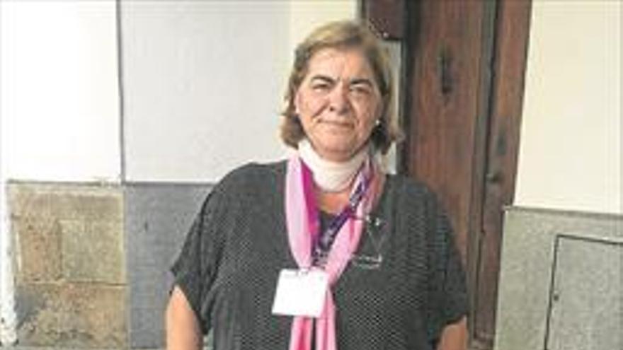 Amalia Franco, vicepresidenta de la Asociación Oncológica de Extremadura: «Pedimos que para investigar el cáncer haya más inversión»