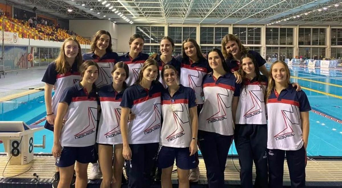 Nadadores femeninos del Navial.