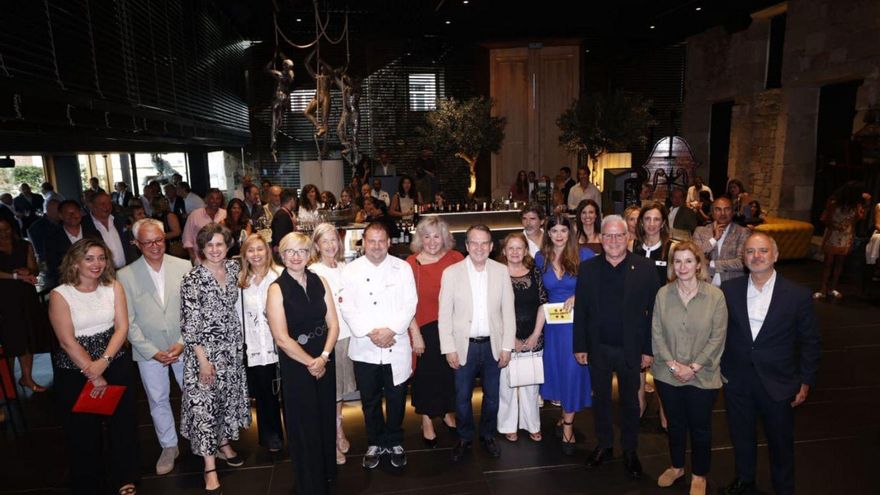Caballero asistió, ayer, a la jornada para ensalzar la gastronomía catalana, en el Palacio de la Oliva. | |