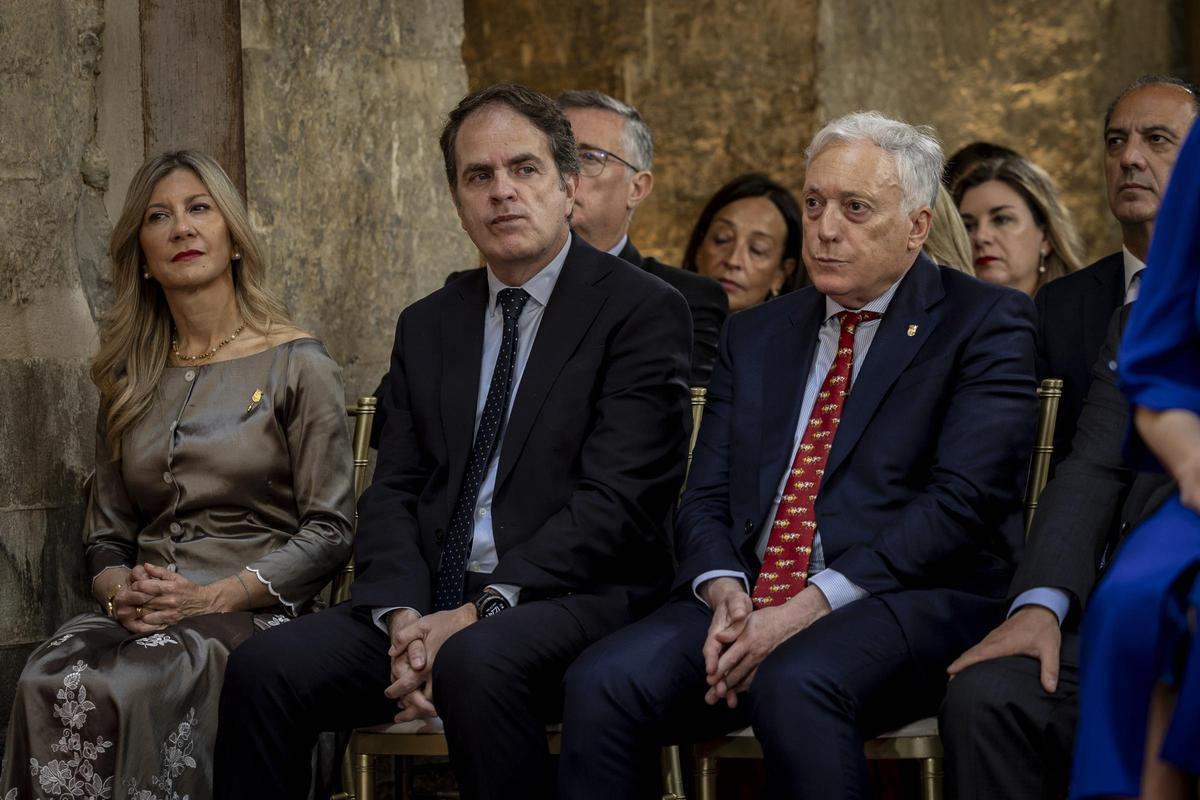 El núcleo duro del presidente Azcón, con Mar Vaquero, Roberto Bermúdez de Castro y Octavio López.