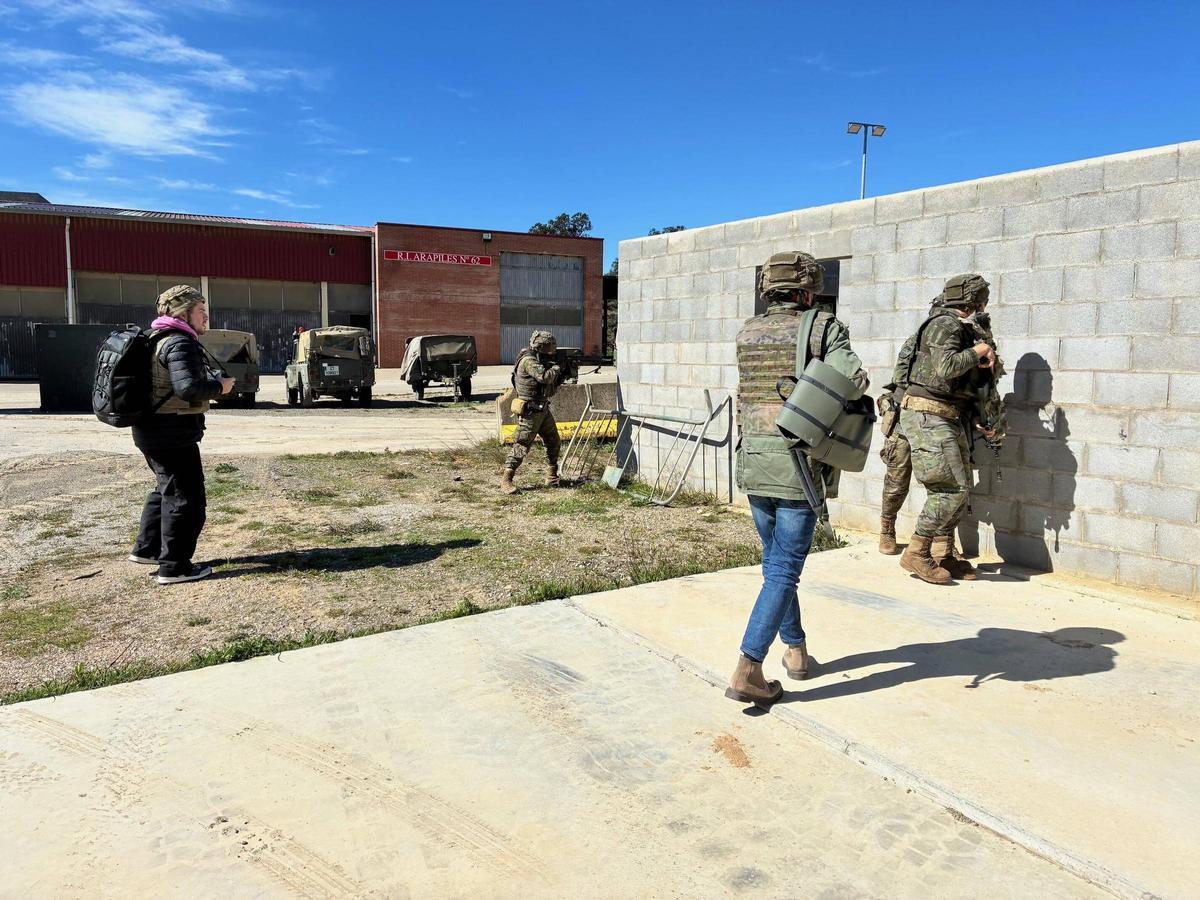 Les imatges del curs per conèixer com actuar en zones de conflicte a la base de Sant Climent