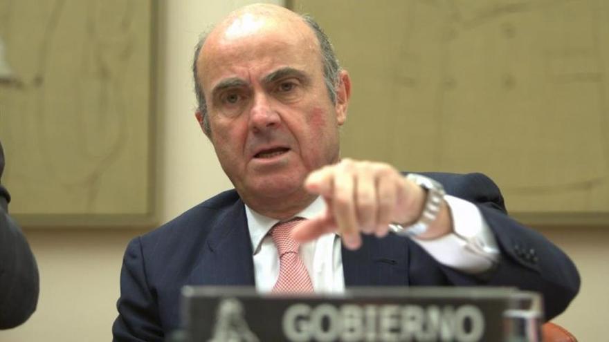 Guindos defiende que el rescate bancario salvó a 12 millones de ahorradores