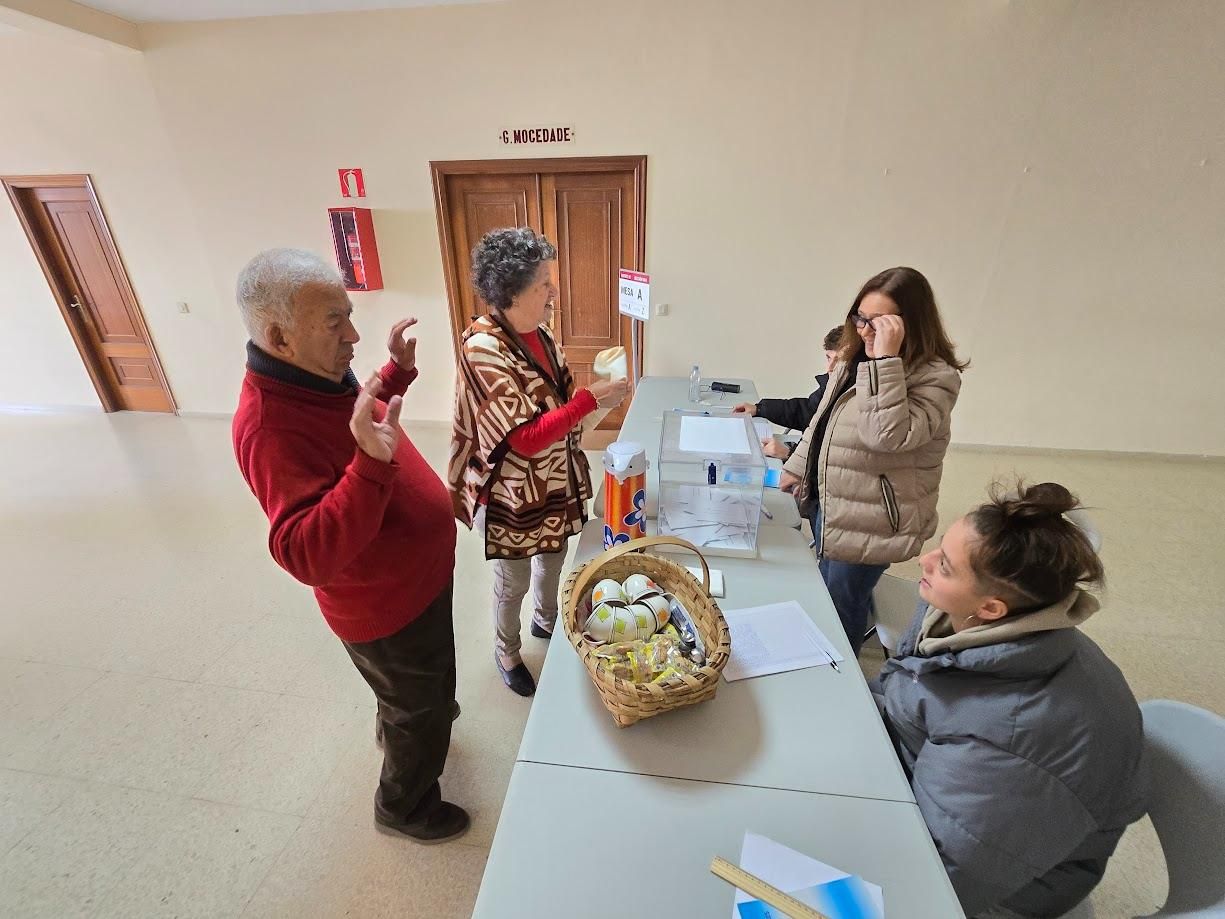 Así transcurrió la jornada electoral del 18-F en O Salnés.