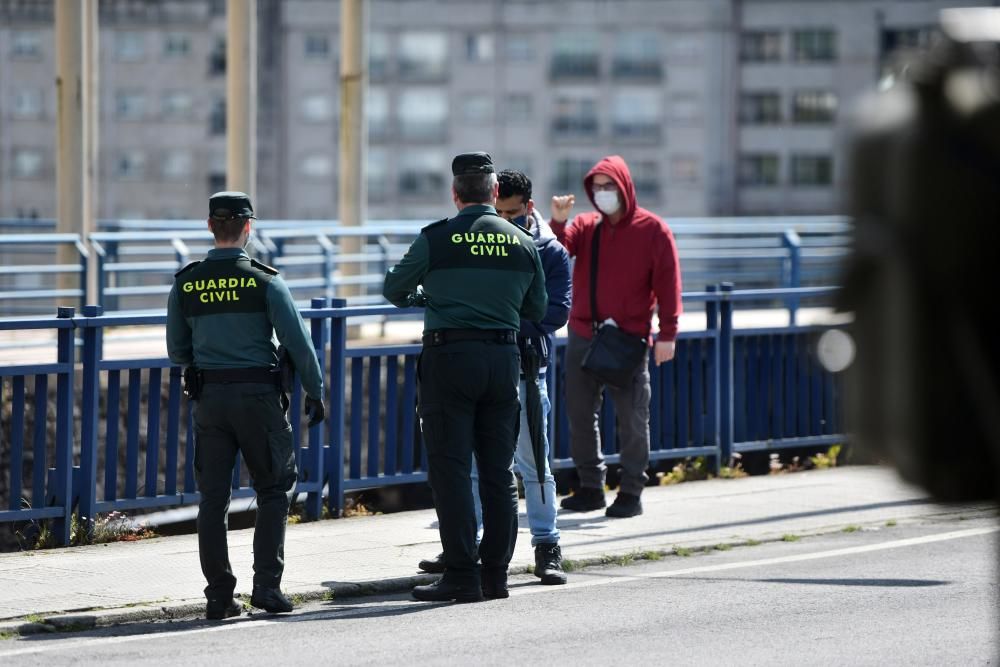 Control de la Guardia Civil y la Brilat en A Barca.