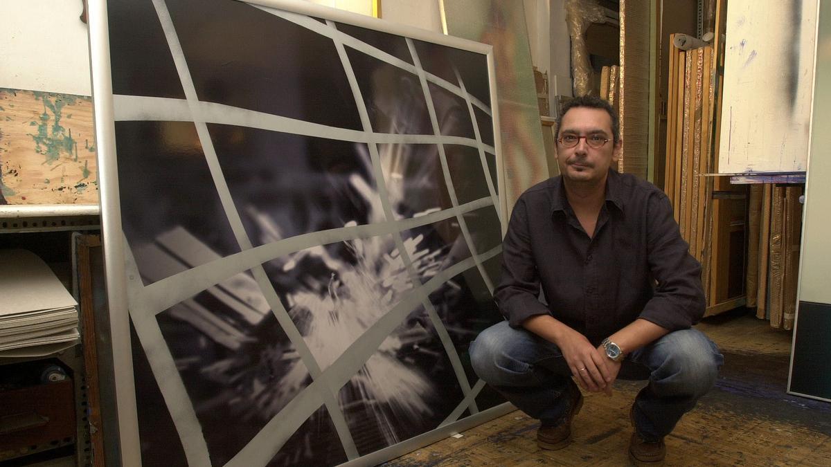 El artista plástico Xurxo Gómez-Chao ofrece hoy un coloquio en la Academia de Belas Artes.