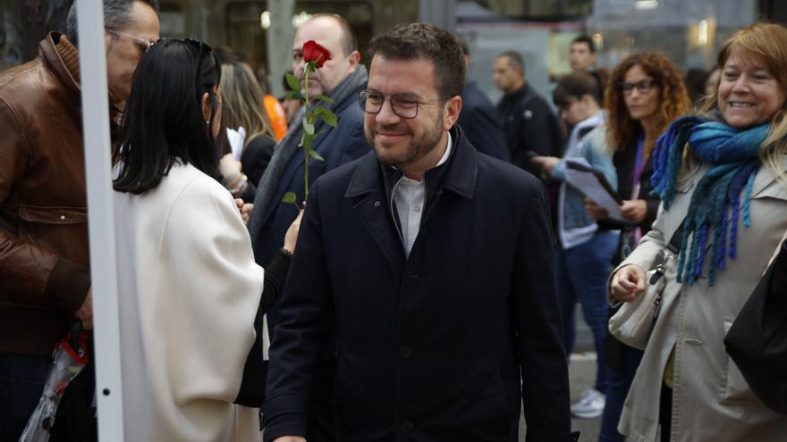 Sant Jordi abre la campaña electoral en Cataluña con un desfile de candidatos pendiente de las encuestas