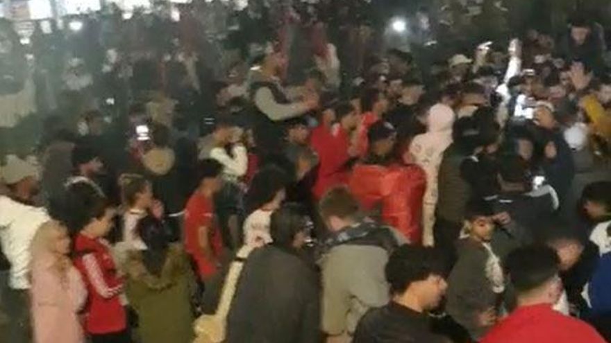 La aficionados marroquíes de Lorca celebran a lo gran del triunfo de su selección frente a España