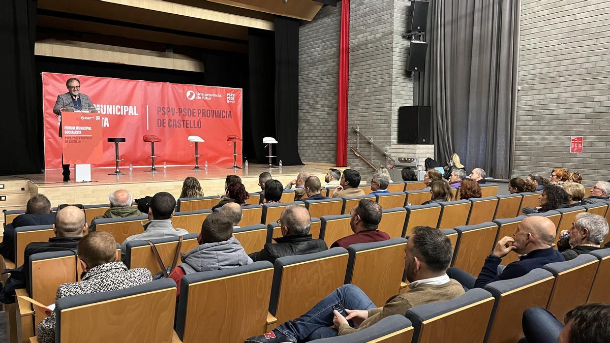 El foro ha reunido a referentes socialistas de la provincia.