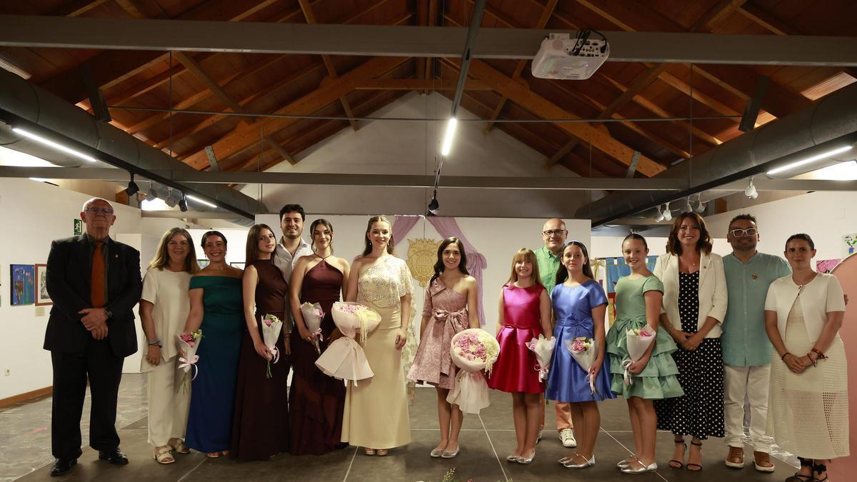 Las Falleras Mayores 2026-2027 con sus cortes y las autoridades locales.