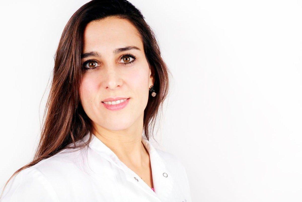 Doctora Eva Guisantes, cirujana plástica de la Clínica Mandri de Barcelona