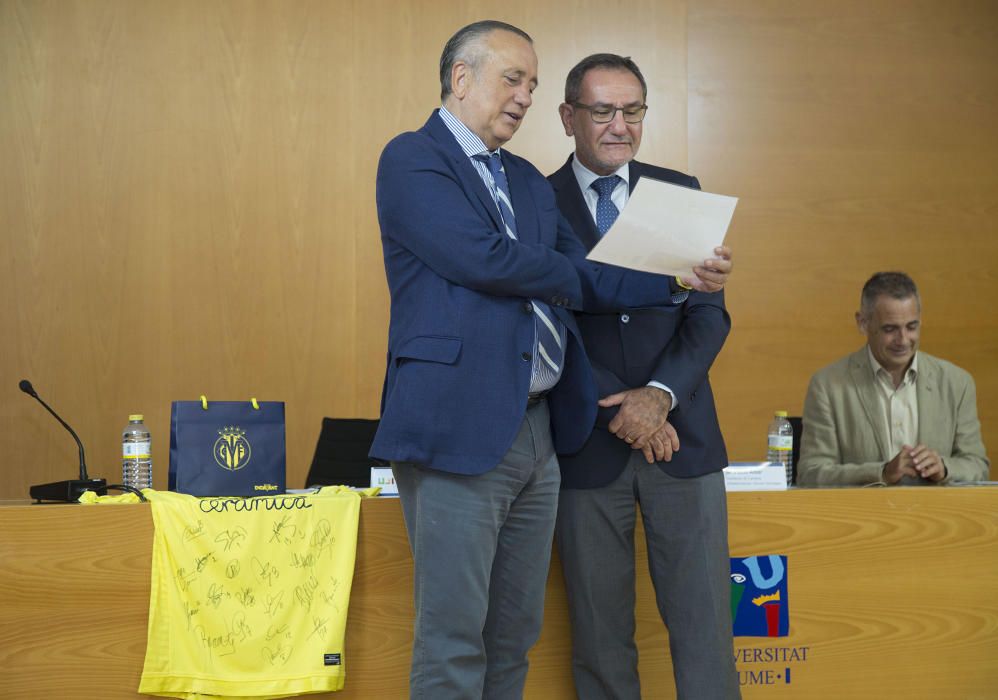 Entrega de las becas Endavant Formació del Villarreal CF