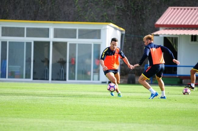 Entrenamiento de la UD Las Palmas en Barranco ...