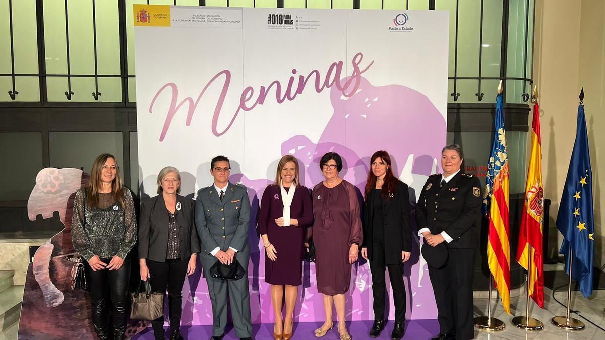Pilar Bernabé junto a las galardonadas por los premios Meninas 2022.