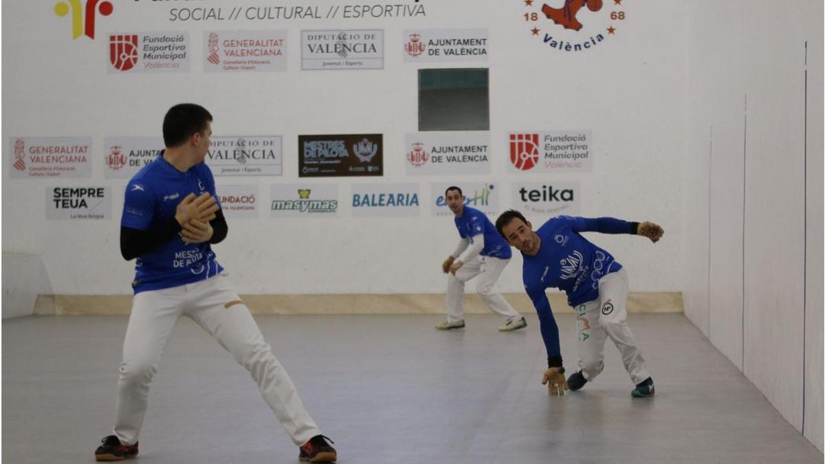 El trinquet de Pelayo va viure ahir la primera de les tres jornades que definiran el XV Trofeu Mestres – Ciutat de València d’escala i corda.