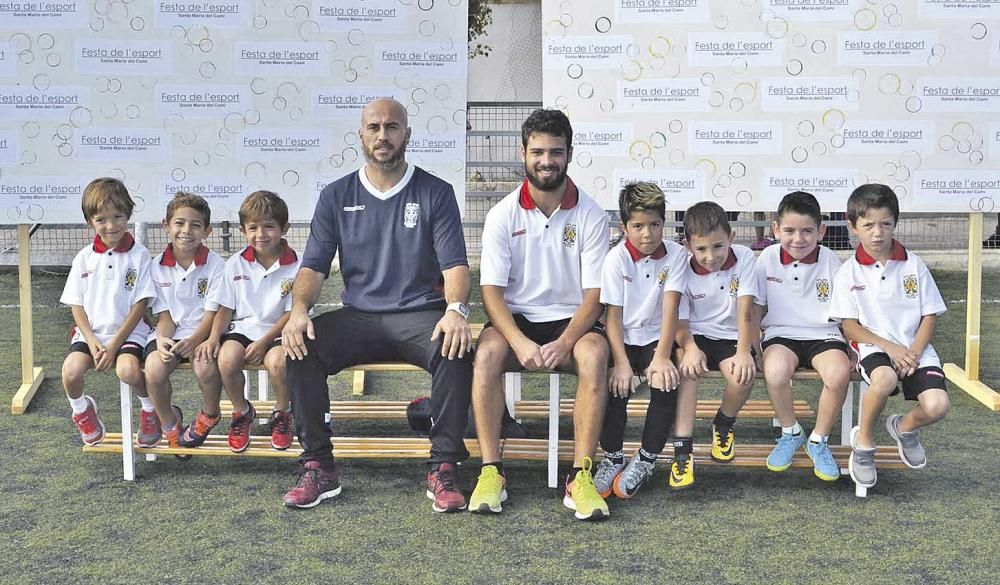 Santa Maria presenta sus equipaciones