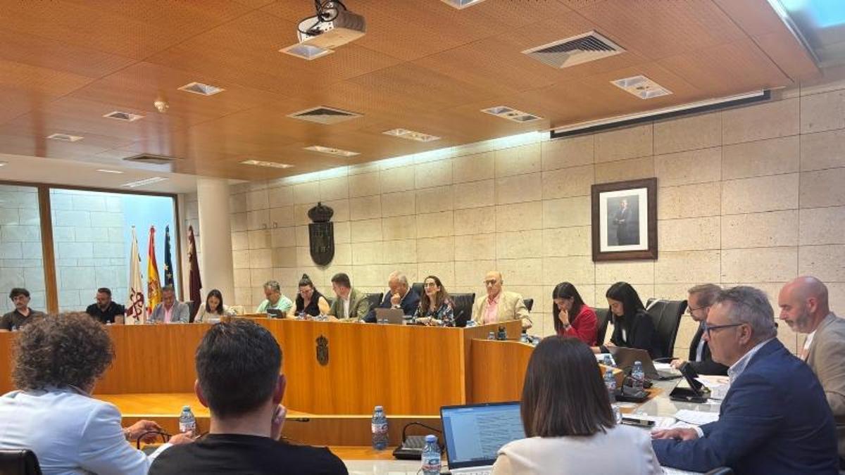 PP y Vox aprueban unos Presupuestos de Totana que indignan al colectivo LQTBIQ+
