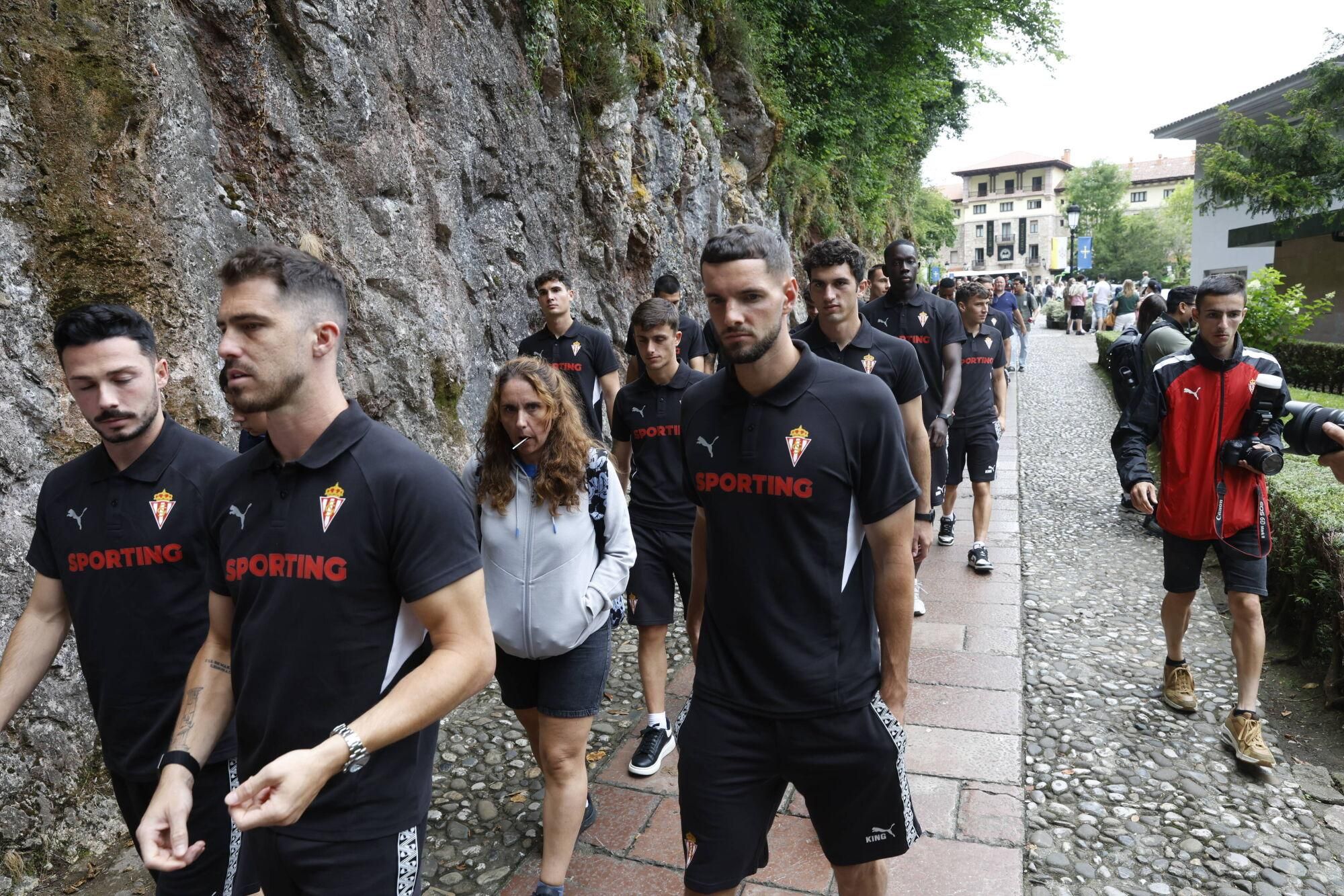 EN IMÁGENES: Visita del Sporting a La Santina en Covadonga