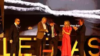 El motivo por el que Jorge Azcón acudió en zapatillas y cojo al Premio de las letras aragonesas