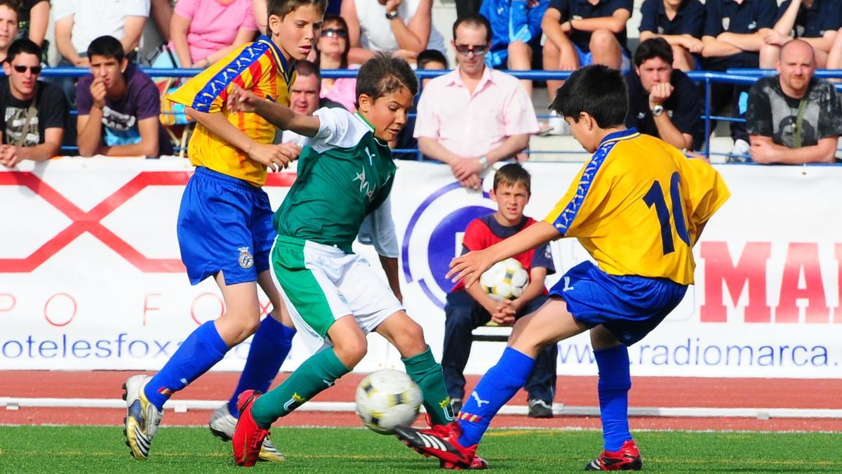 Un lance de un partido en 2009 con Pau Torres y Carlos Soler