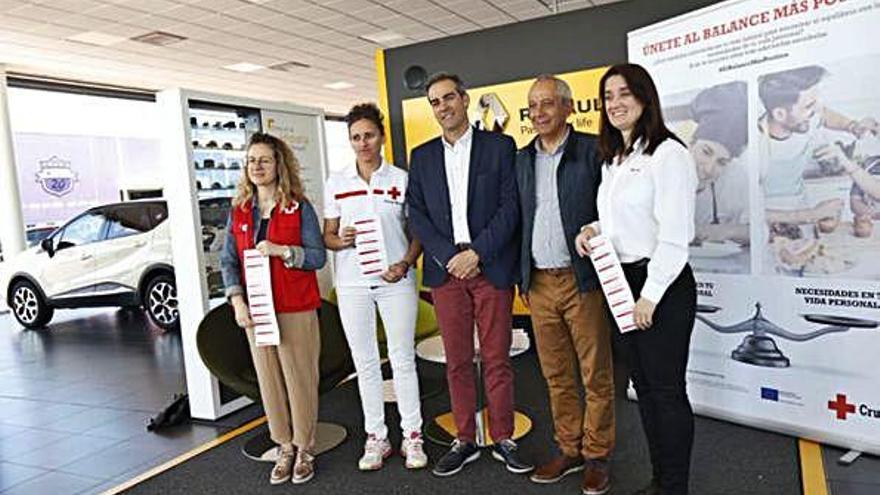 Representantes de Cruz Roja y Fyvasa-Renault en la presentación de la campaña.