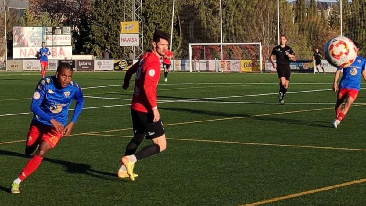 Una acción del partido del Saguntino en Utiel.