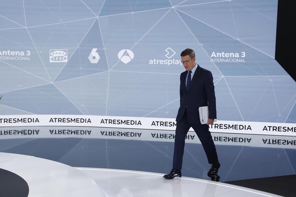 Alberto Núñez Feijóo, antes de comenzar el debate.