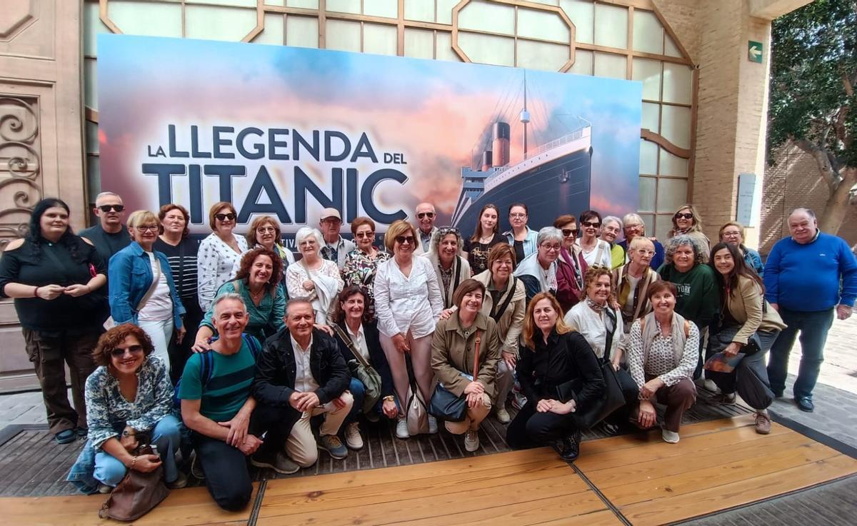 Els participants en la visita cultural van conéixer, a través de les noves narratives digitals, la història del ‘Titanic’
