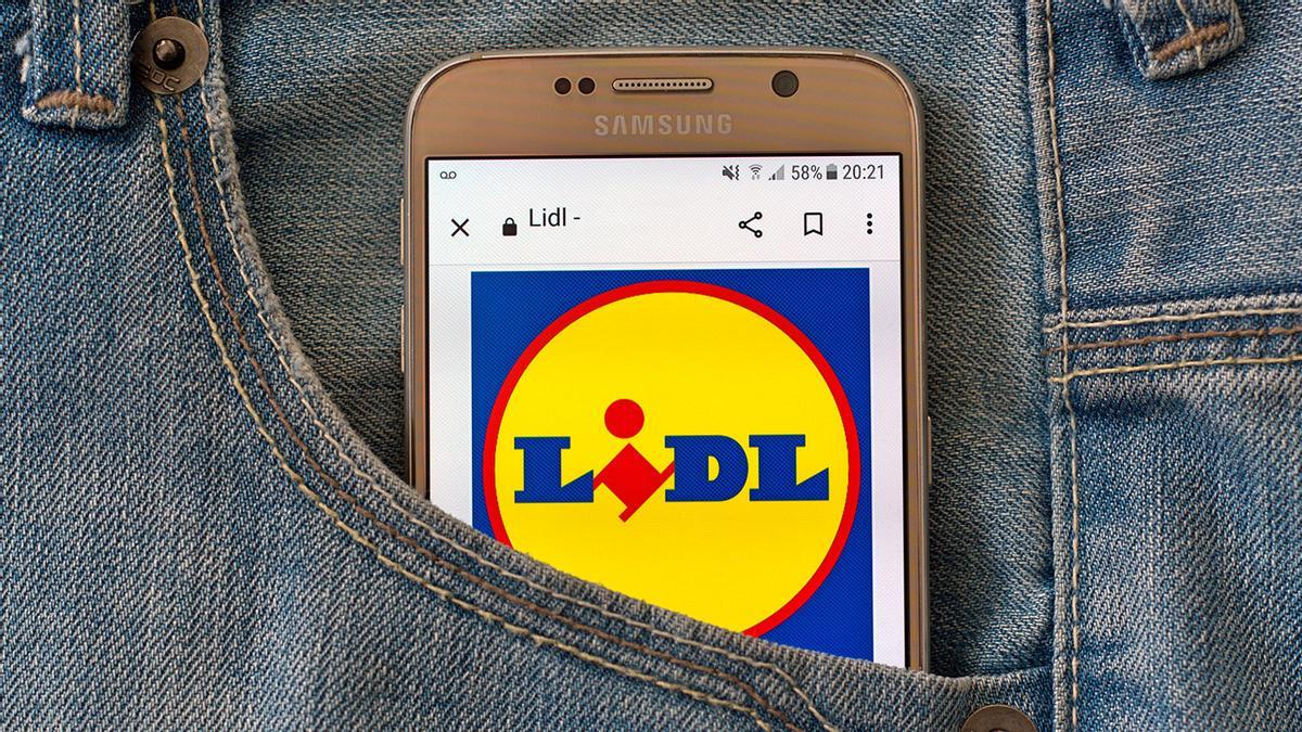 Mañana se esperan colas kilométricas en Lidl para conseguir la nueva y esperada cazadora vaquera más barata del mercado: disponible en dos colores