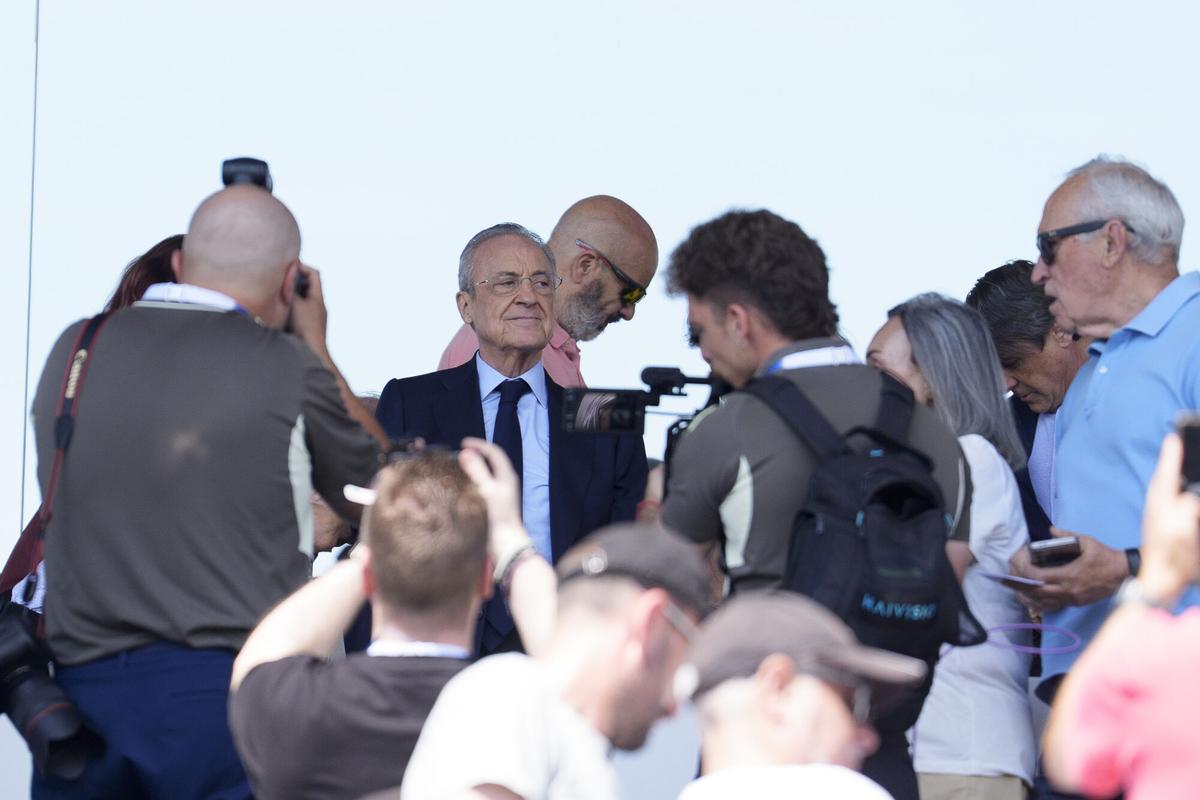 Florentino Pérez, este domingo en el Real Madrid-Granada de Liga F.