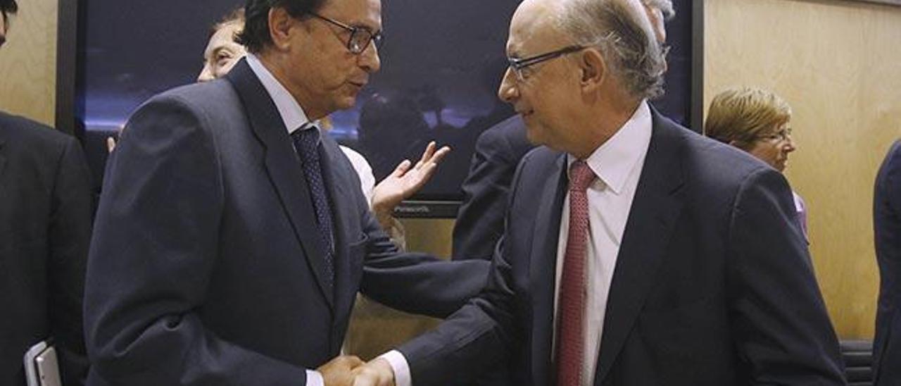 El Consell se planta: rechaza los recortes de Montoro y reclama «aflojar» el déficit