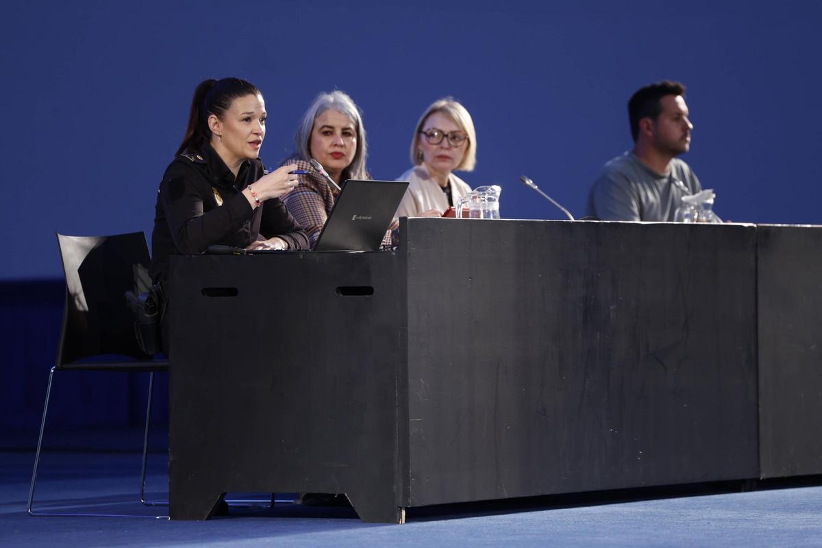 Por la izquierda, Iris Rodríguez, Beatriz Fernández-Pello, Cristina Sánchez y Rubén Candás, ayer, en el Calatrava.