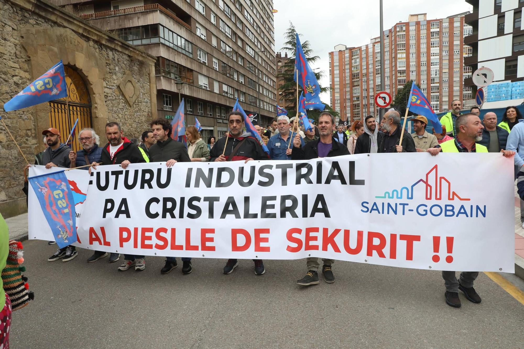 EN IMÁGENES: El avance de la protesta contra la cierre de Saint-Gobain en Avilés