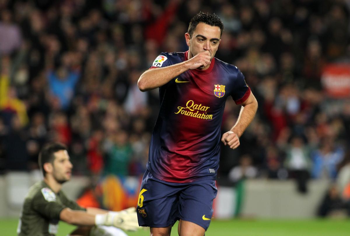 Xavi Hernández celebra un gol marcado a Kiko Casilla en el Camp Nou la temporada 2012/2013