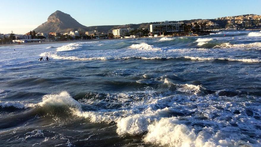 El temporal ya azota con fuerza la costa de la Marina Alta