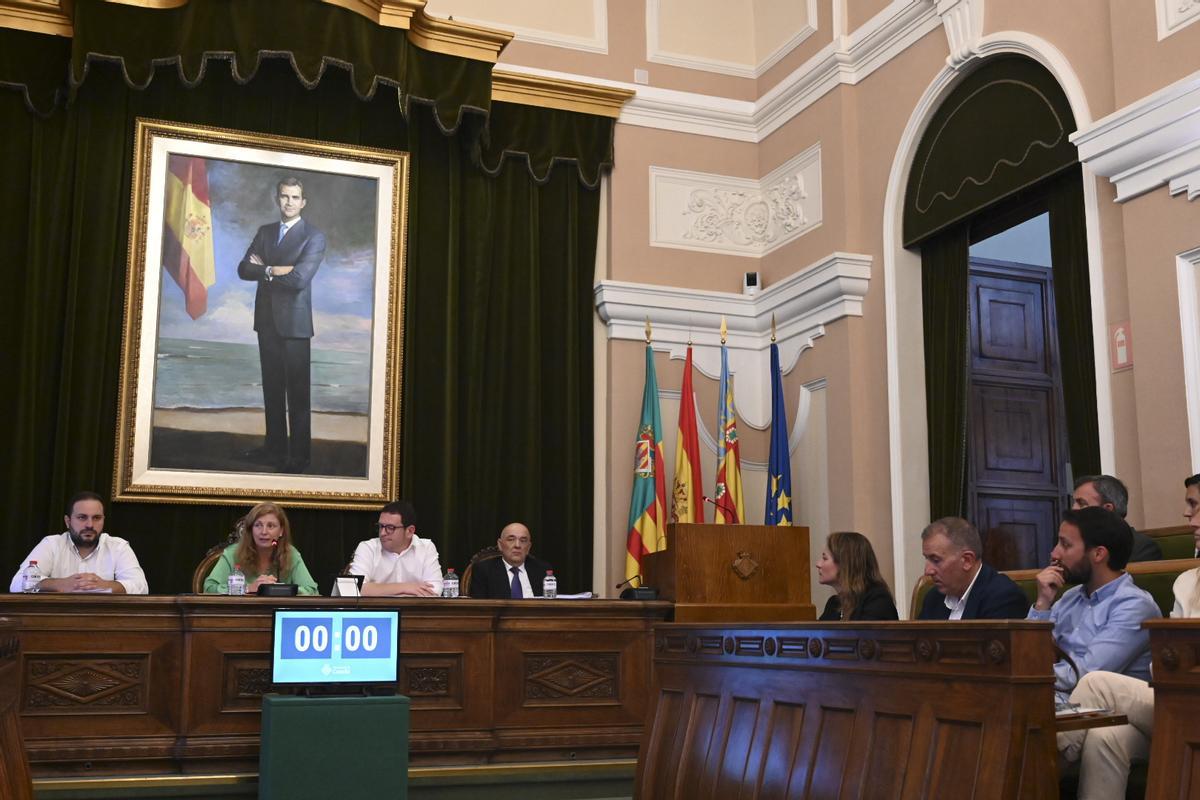 Las emotivas imágenes del último pleno de la legislatura en el ...