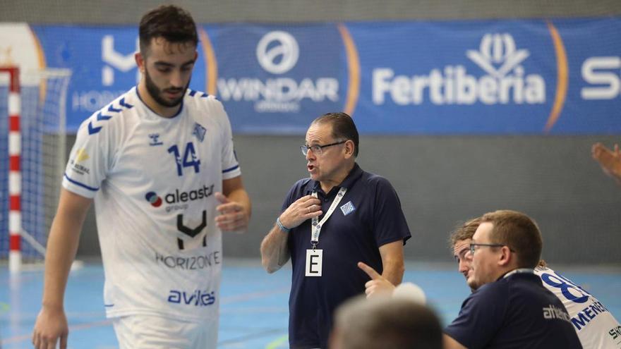 Juan Muñiz, entrenador del Horizonte Atlética: &quot;Nos jugamos el 90% de las posibilidades de entrar en ascenso&quot;