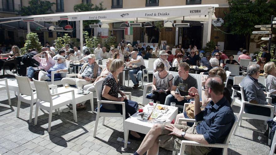 Terrazas en la plaza del Obispo.