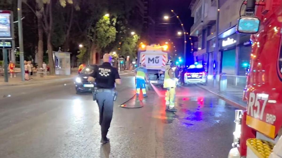 Bomberos de Murcia y agentes de la Policía Local se movilizaron al lugar del suceso.