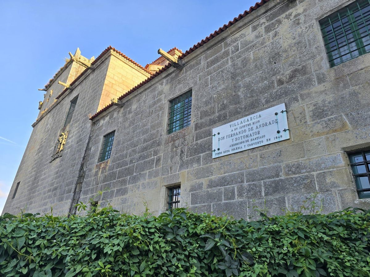 La fachada de la iglesia conventual de Vista Alegre.